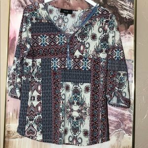 PATTERNED BLOUSE W ADJUSTABLE ZIPPER